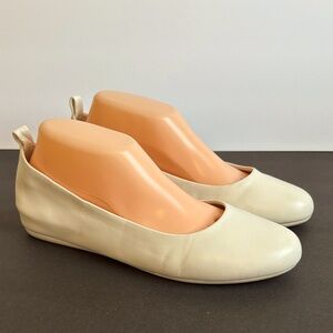 Andre Assous White Nalah Flat